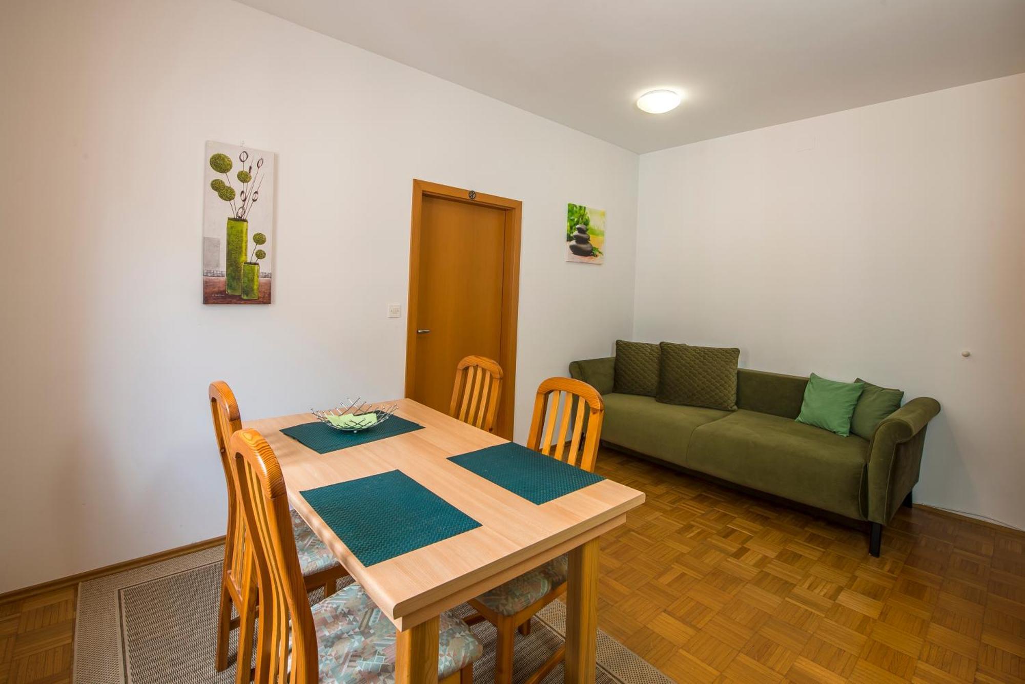 Apartments Rombon Klavdij With Free Onsite Parking 보베츠 외부 사진
